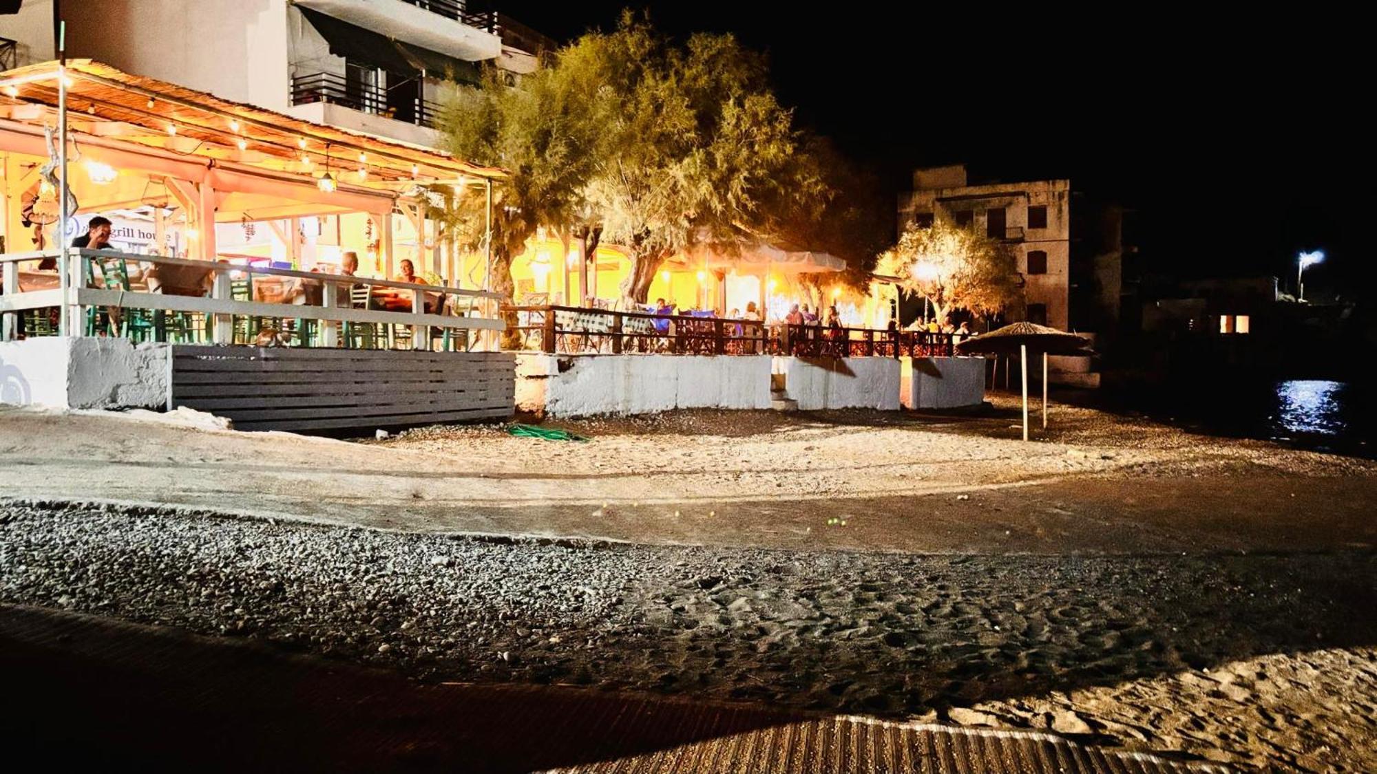 Nefeli Hotel Ágios Kírykos Exteriör bild