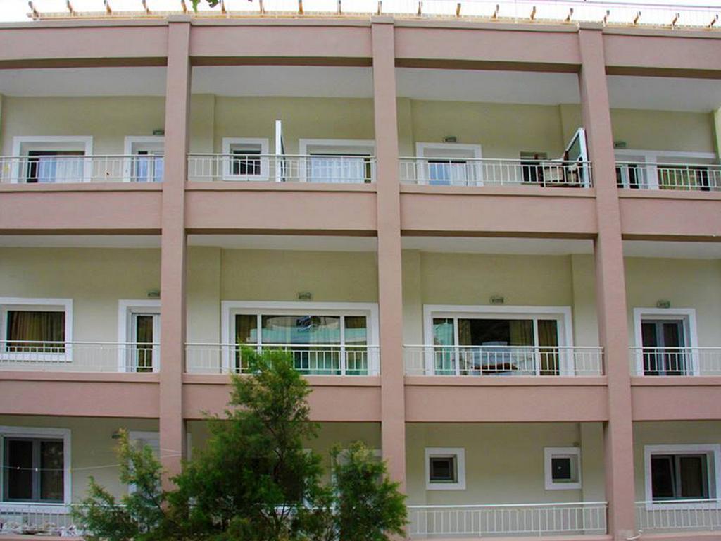 Nefeli Hotel Ágios Kírykos Exteriör bild