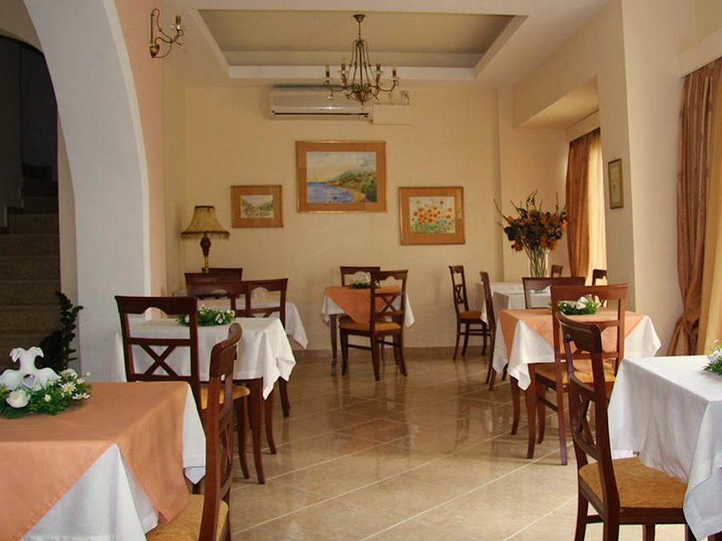 Nefeli Hotel Ágios Kírykos Exteriör bild